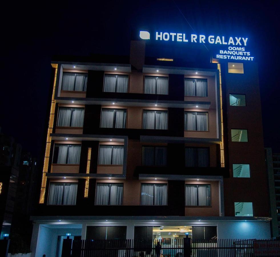 Rr Galaxy Hotell Gurgaon Exteriör bild