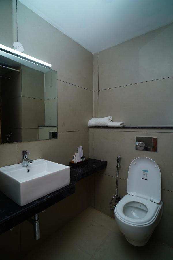 Rr Galaxy Hotell Gurgaon Exteriör bild
