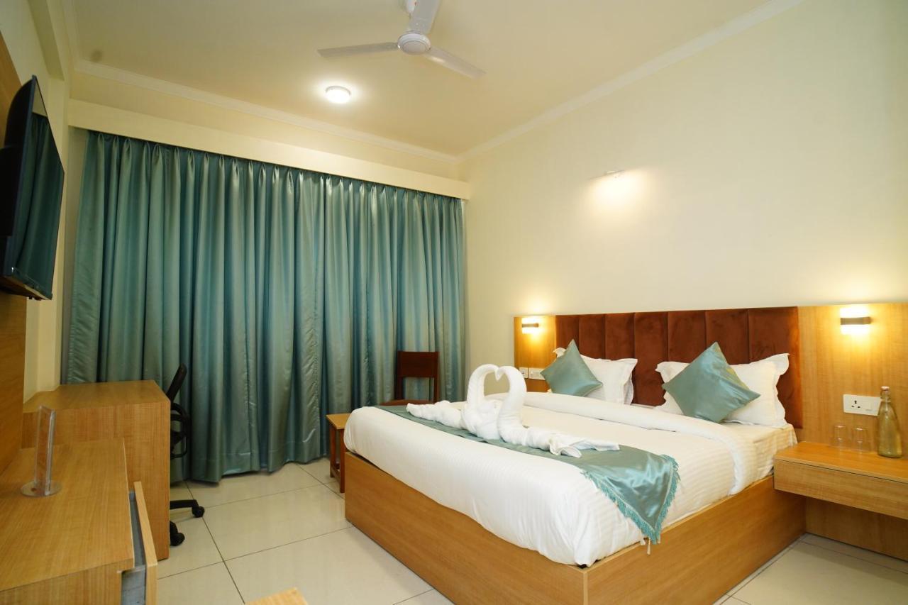 Rr Galaxy Hotell Gurgaon Exteriör bild