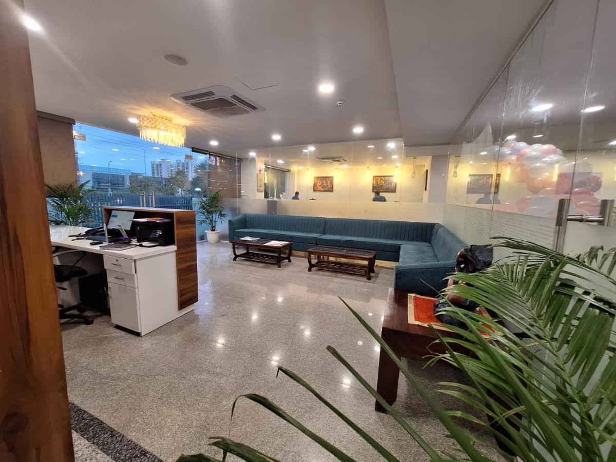 Rr Galaxy Hotell Gurgaon Exteriör bild