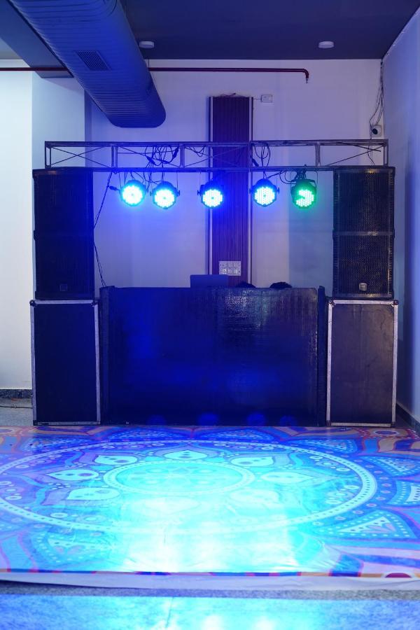 Rr Galaxy Hotell Gurgaon Exteriör bild