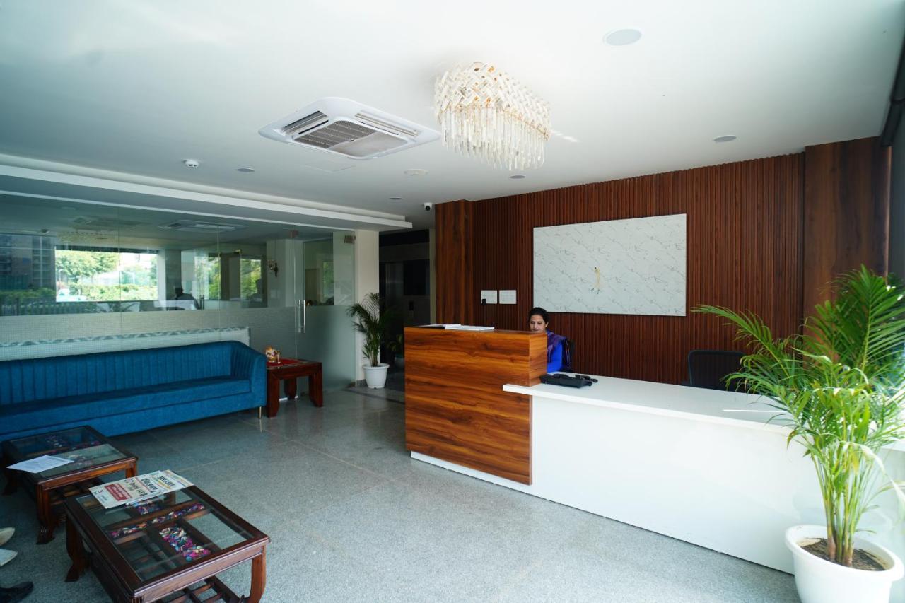 Rr Galaxy Hotell Gurgaon Exteriör bild