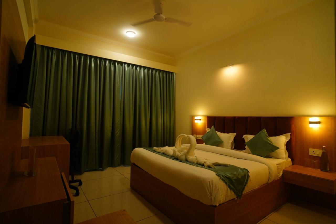 Rr Galaxy Hotell Gurgaon Exteriör bild