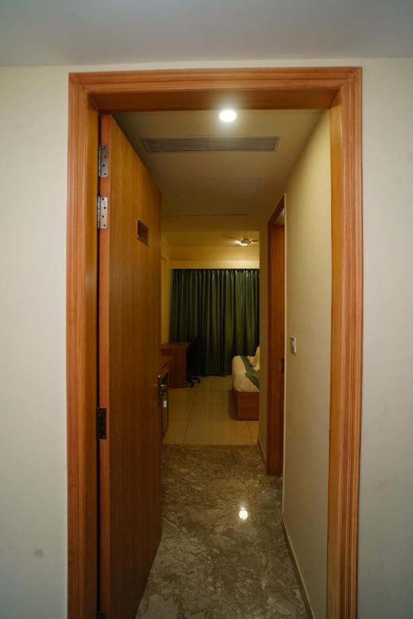 Rr Galaxy Hotell Gurgaon Exteriör bild