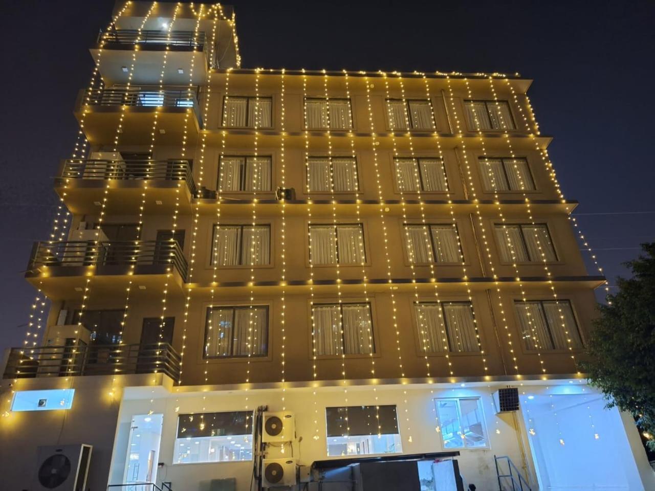Rr Galaxy Hotell Gurgaon Exteriör bild