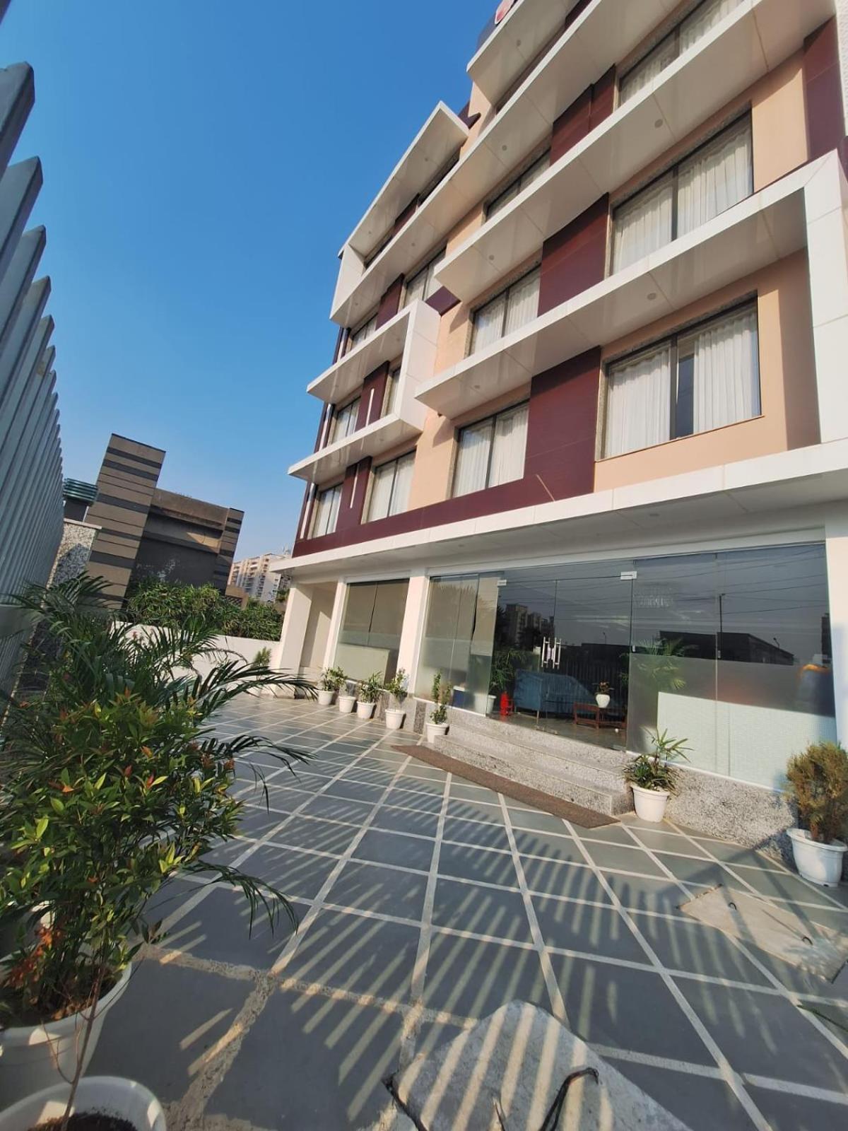 Rr Galaxy Hotell Gurgaon Exteriör bild