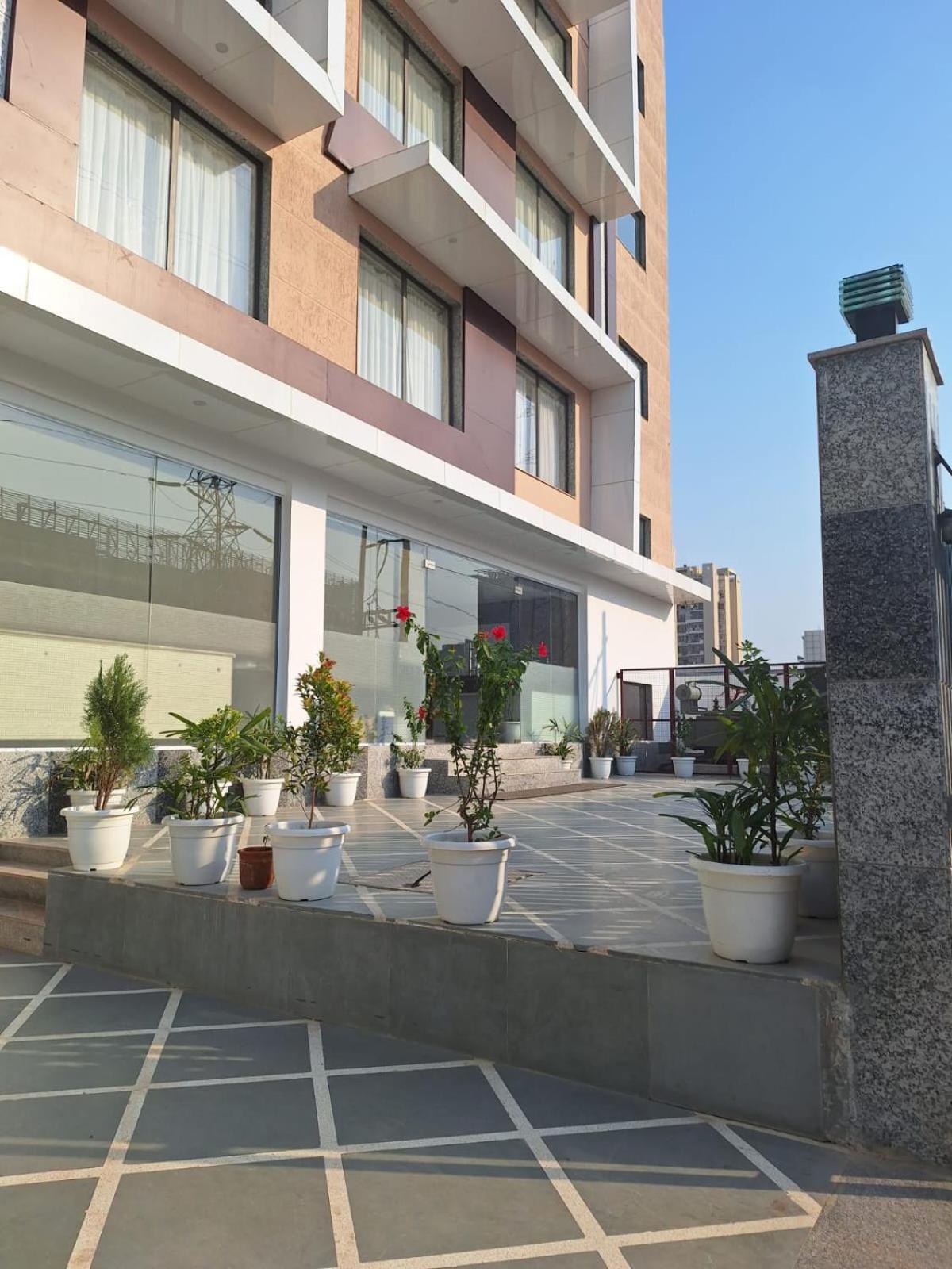 Rr Galaxy Hotell Gurgaon Exteriör bild