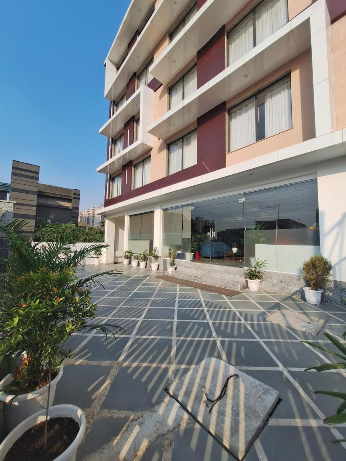 Rr Galaxy Hotell Gurgaon Exteriör bild