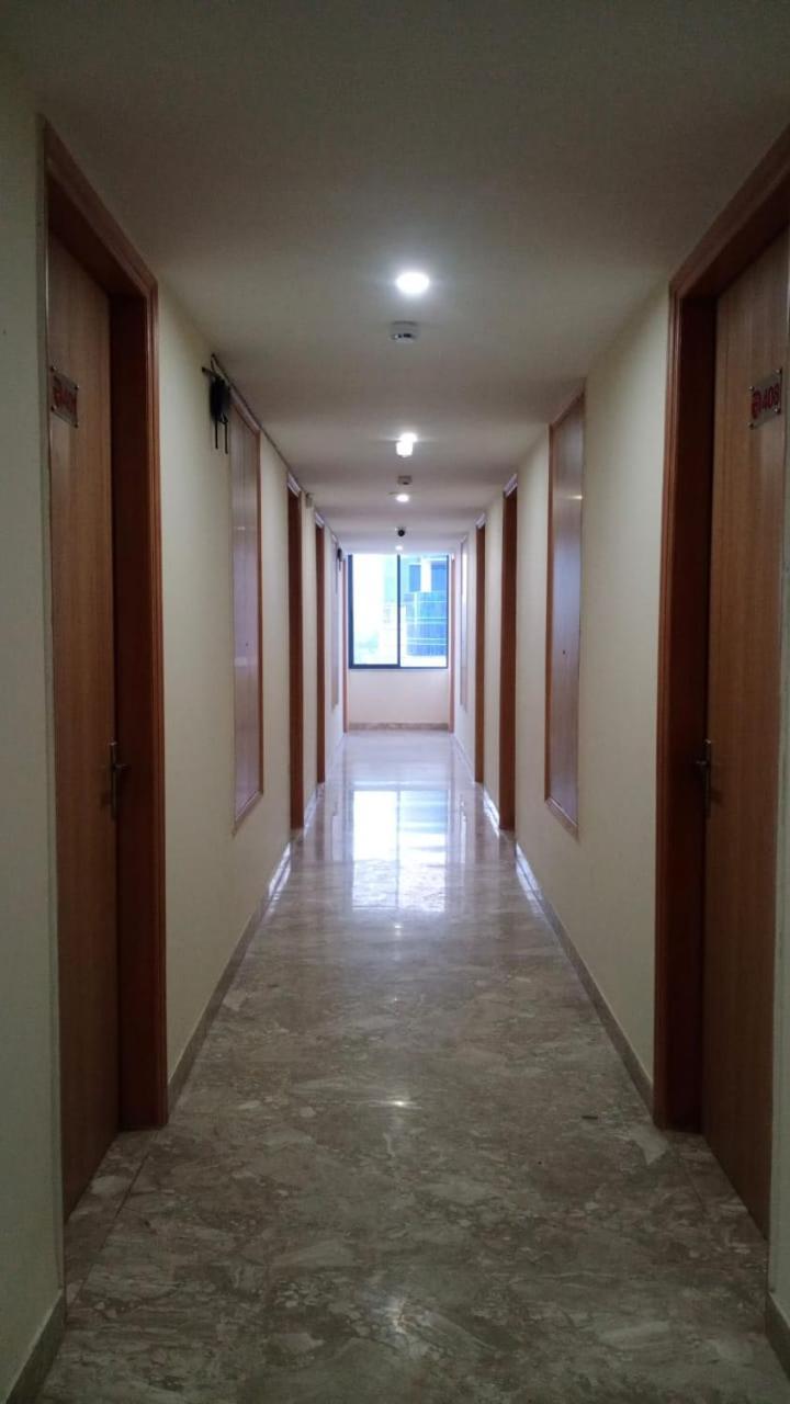 Rr Galaxy Hotell Gurgaon Exteriör bild