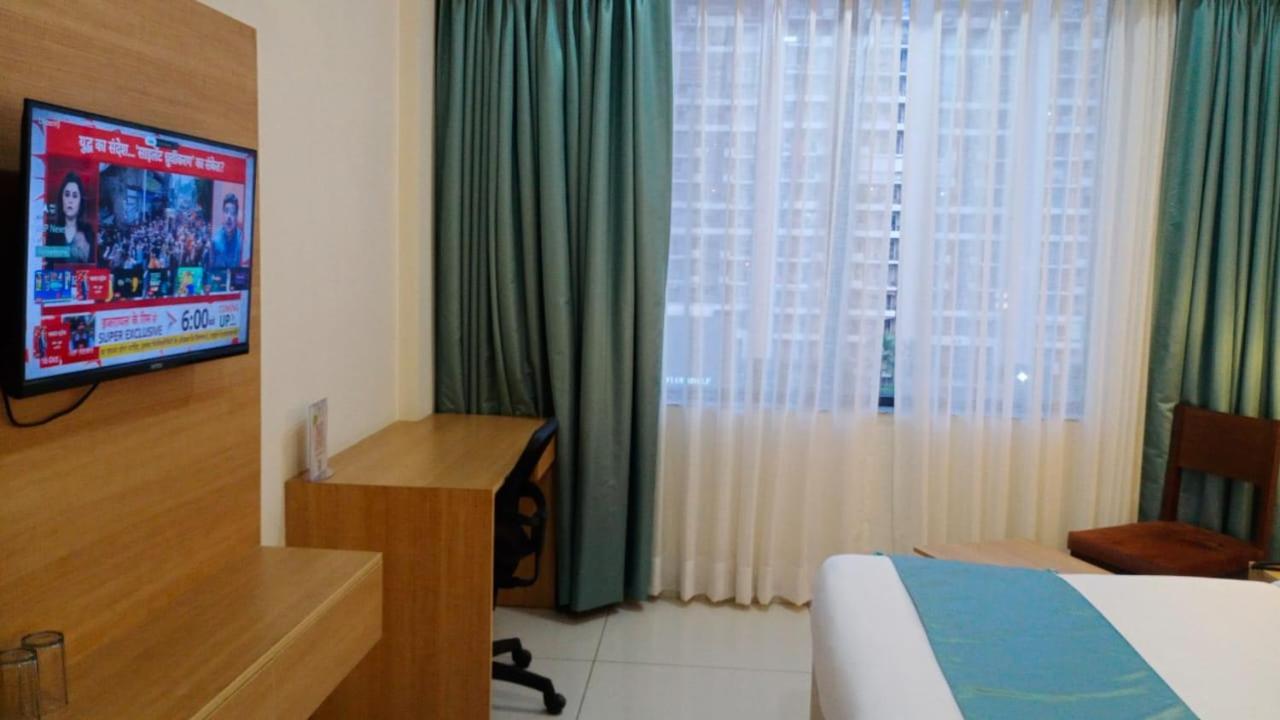 Rr Galaxy Hotell Gurgaon Exteriör bild