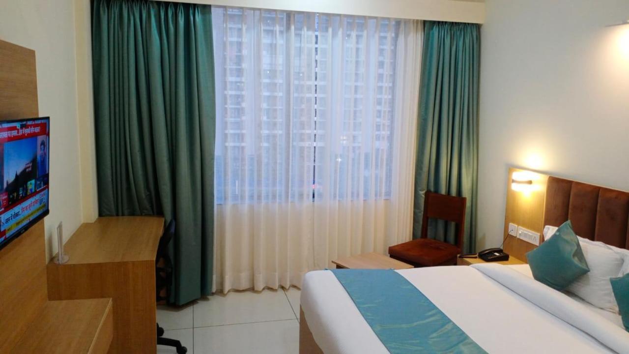 Rr Galaxy Hotell Gurgaon Exteriör bild