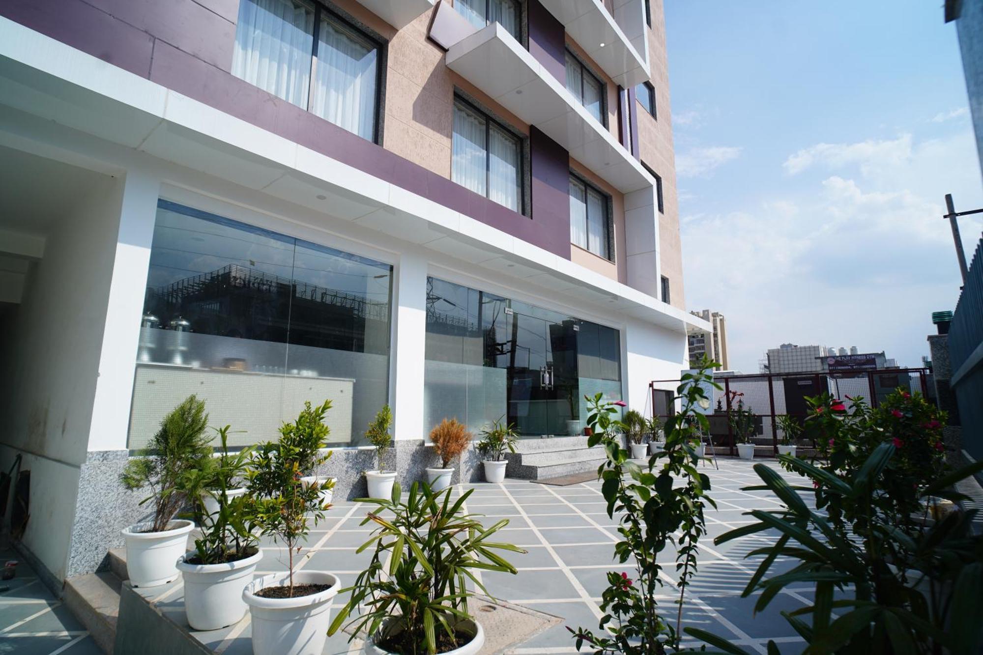 Rr Galaxy Hotell Gurgaon Exteriör bild