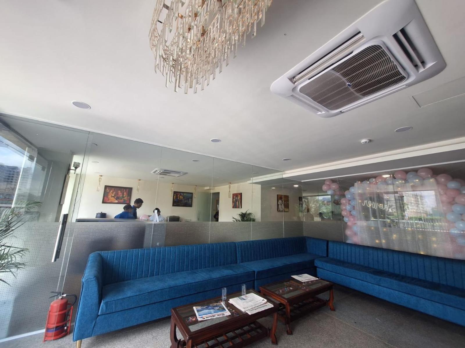 Rr Galaxy Hotell Gurgaon Exteriör bild