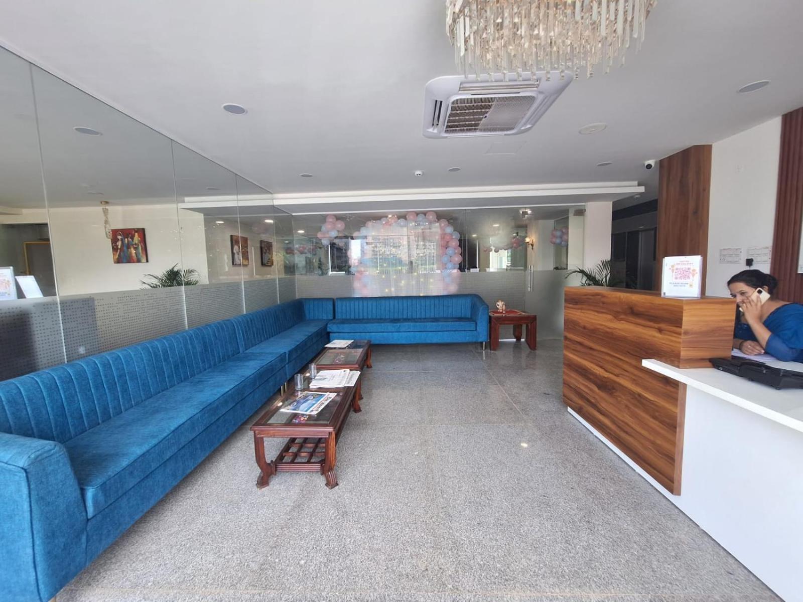Rr Galaxy Hotell Gurgaon Exteriör bild