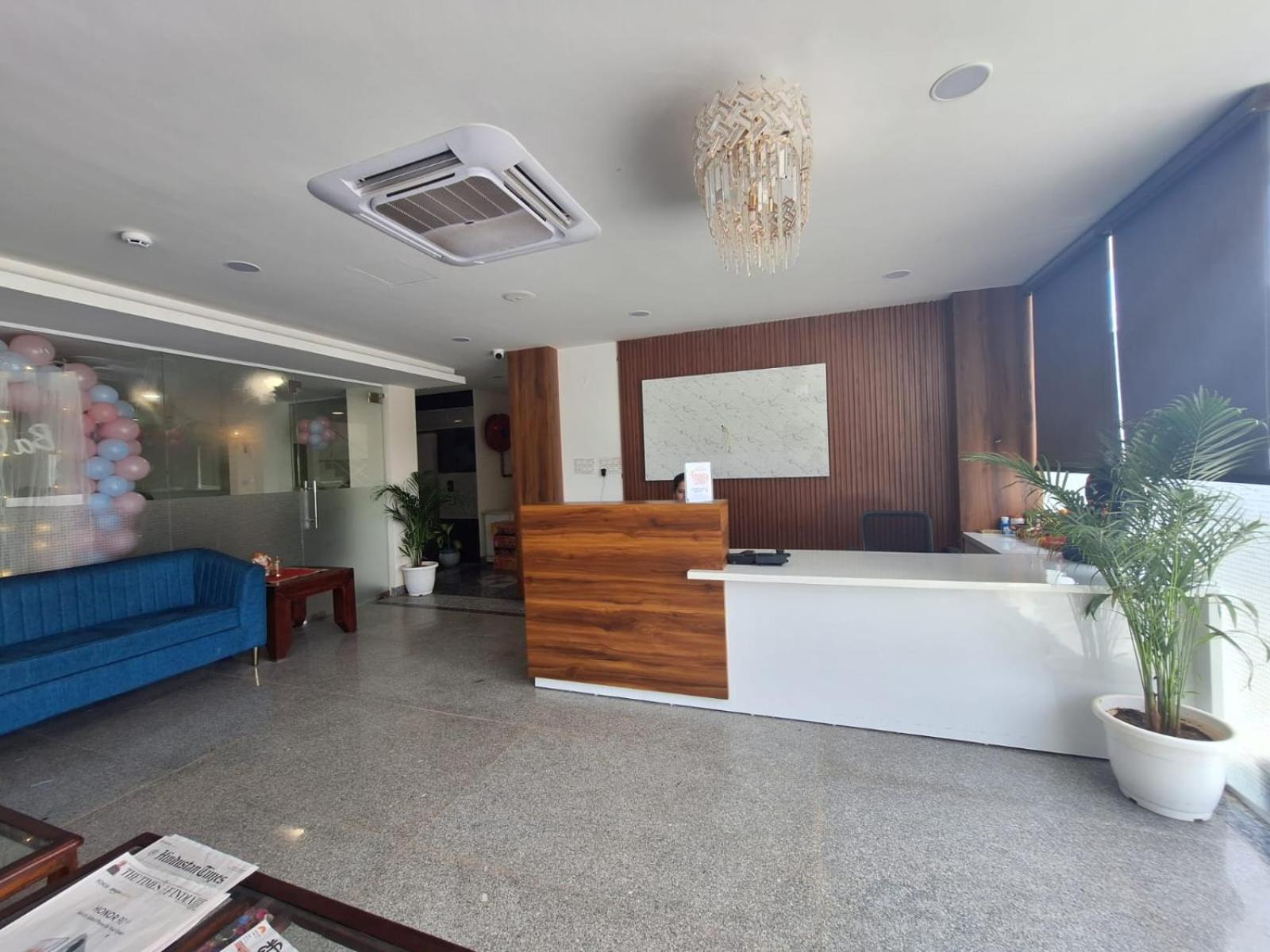 Rr Galaxy Hotell Gurgaon Exteriör bild
